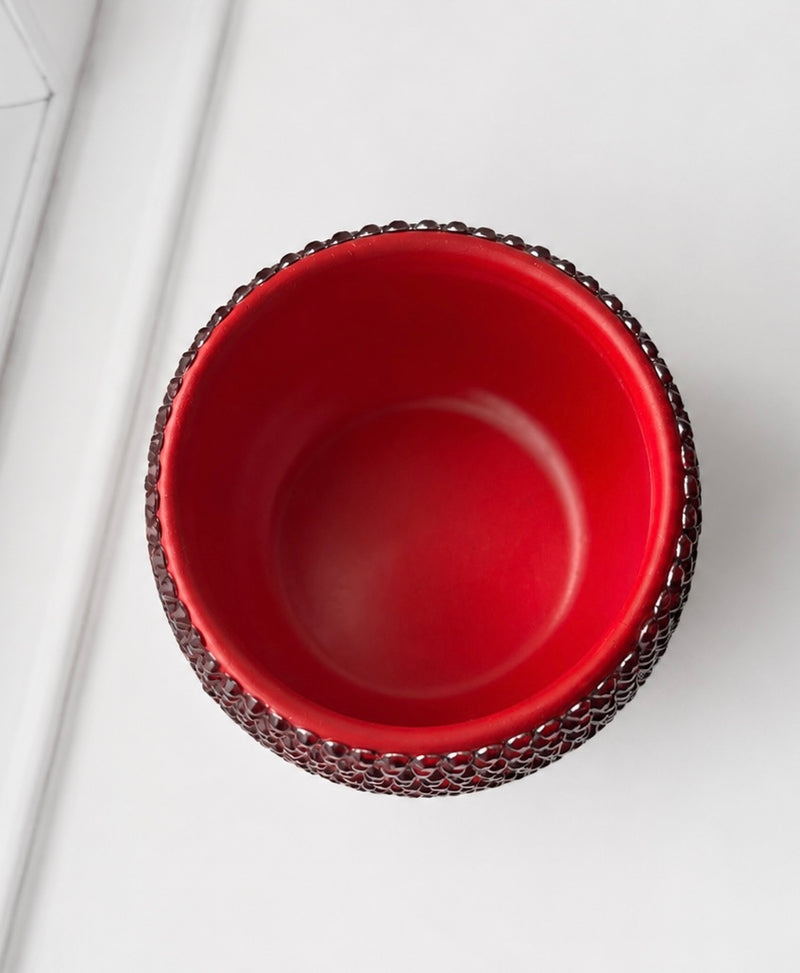 A shot of the opening diameter of Crimson Kiss red plant pot. 