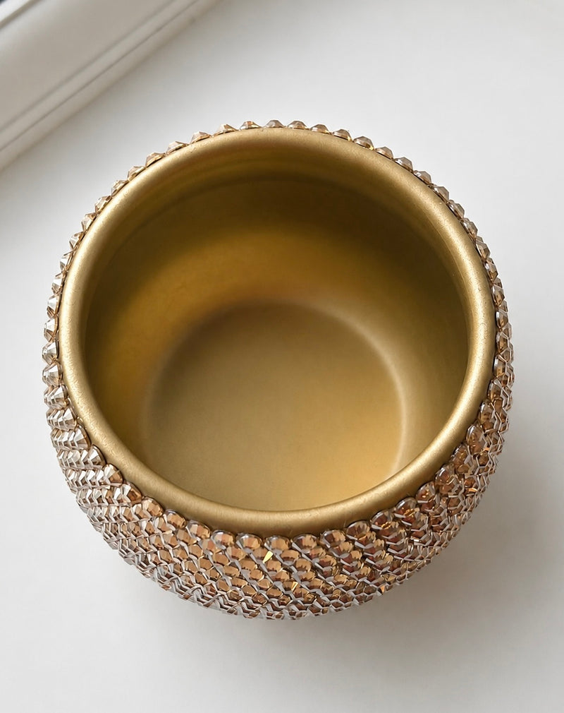 A shot of the opening diameter of Gilded Grace plant pot. 